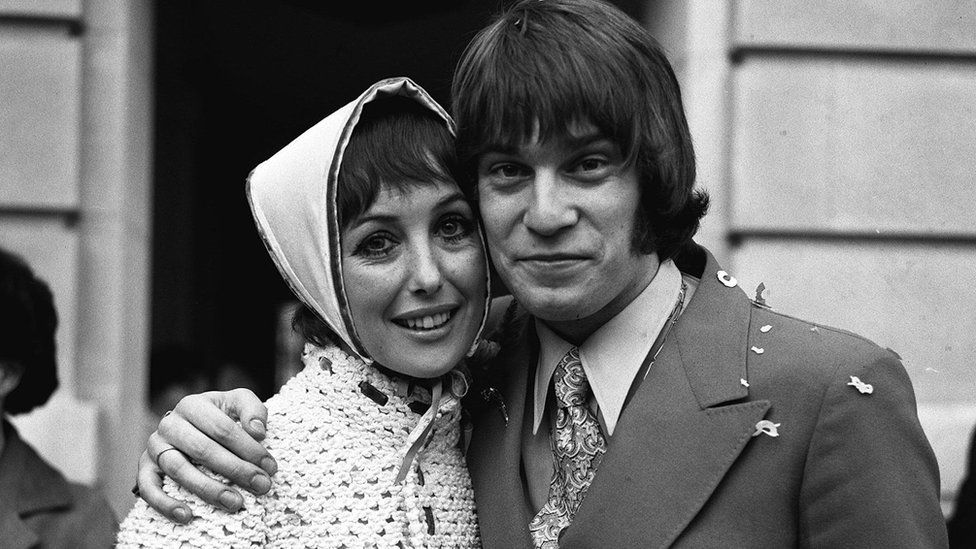 Una Stubbs and Nicky Henson just after their wedding in 1969