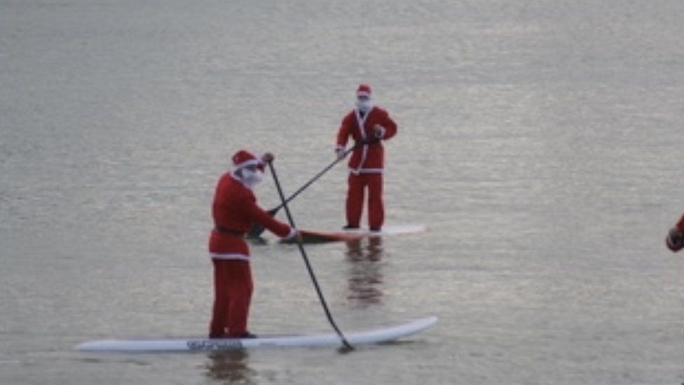 Brighton and Hove: Council advice warns of Christmas swim danger - BBC News