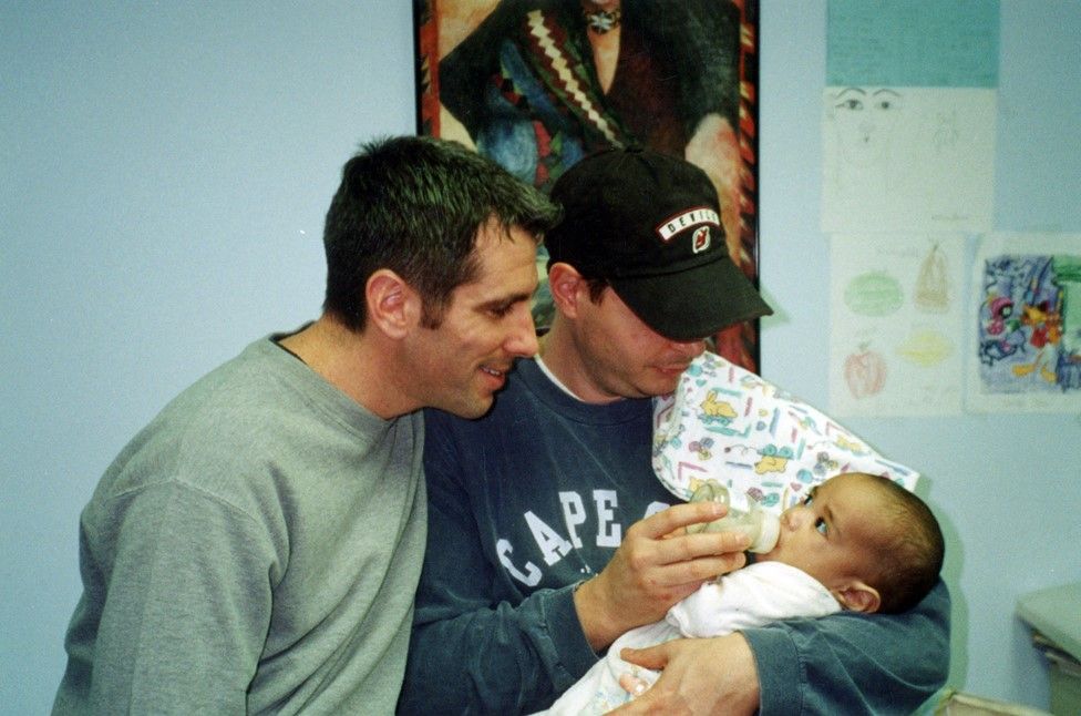 Дэнни и Пит забрали Кевина из агентства по уходу за детьми в пятницу, 22 декабря 2000 г.