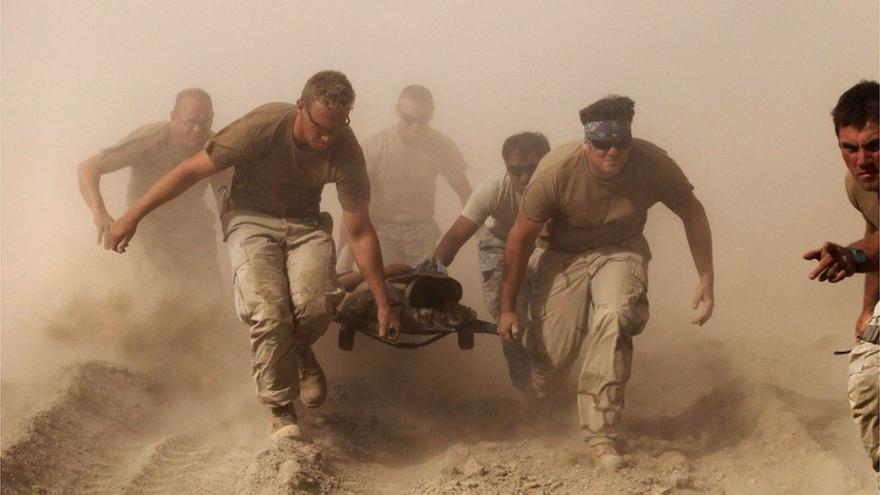 Войска США вытаскивают солдата в Афганистан, октябрь 2010 г.