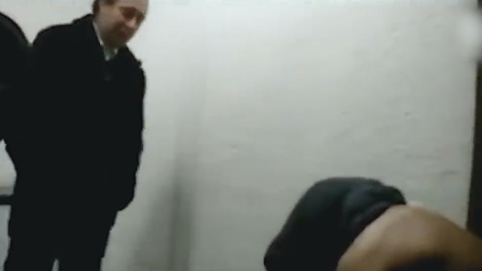 Leaked footage of Tomás Zerón and a prisoner