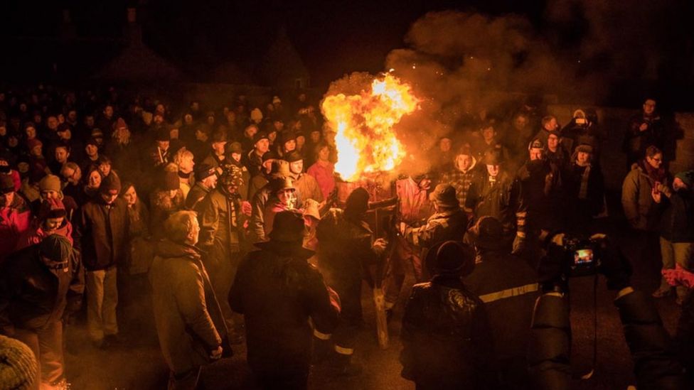 Burning of the Clavie event held in Burghead - BBC News