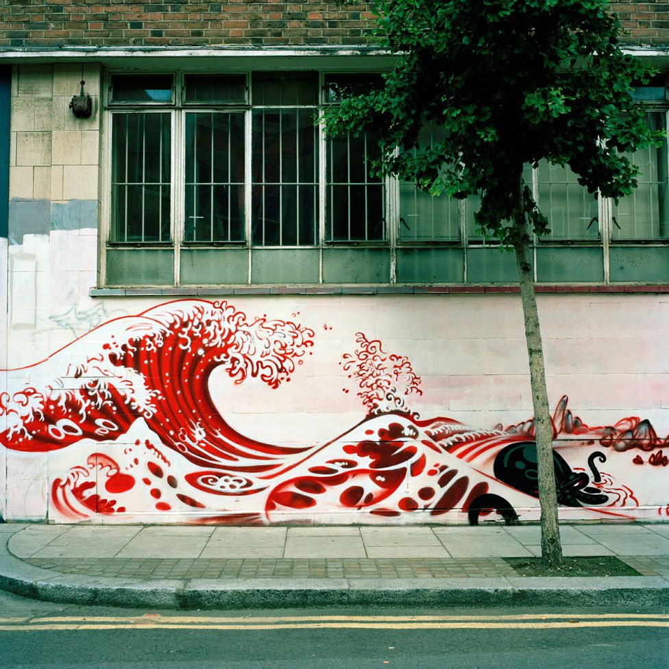 Another wave mural that once existed north of the Thames, in Shoreditch, has now gone