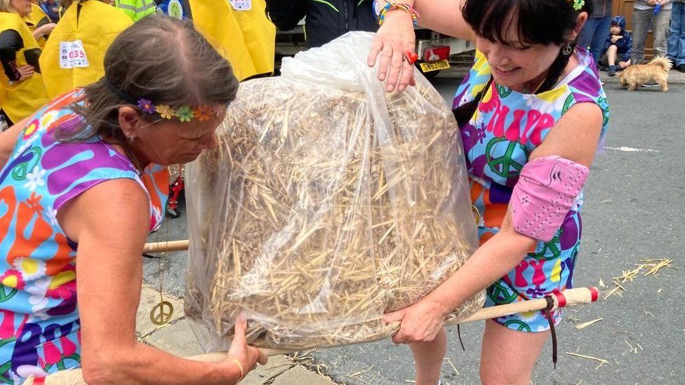 Oxenhope Straw Race Pints and perspiration at annual bale race BBC News
