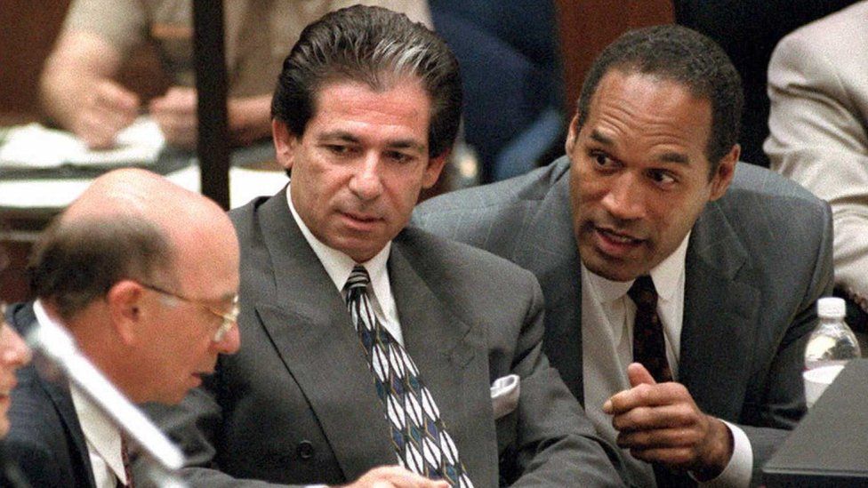 Murder defendant O.J. Simpson (R) consults with friend Robert Kardashian (C) and Alvin Michelson (L), the attorney representing Kardashian, during a hearing about Kardashian taking the witness stand in the O.J. Simpson murder case 03 May in Los Angeles.