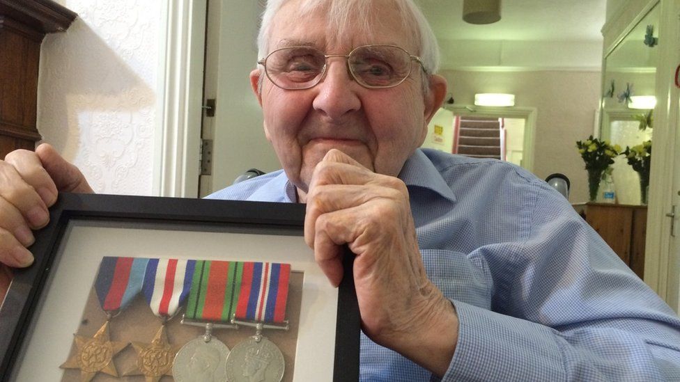 Isle of Man veteran given France's top military honour - BBC News