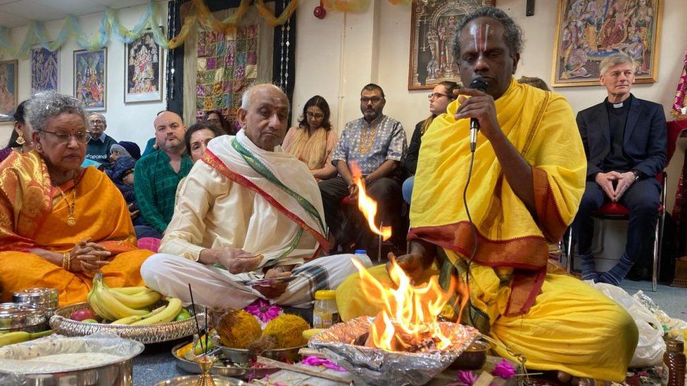 Hundreds Attend Opening Of Swindons New Hindu Temple Bbc News 7366