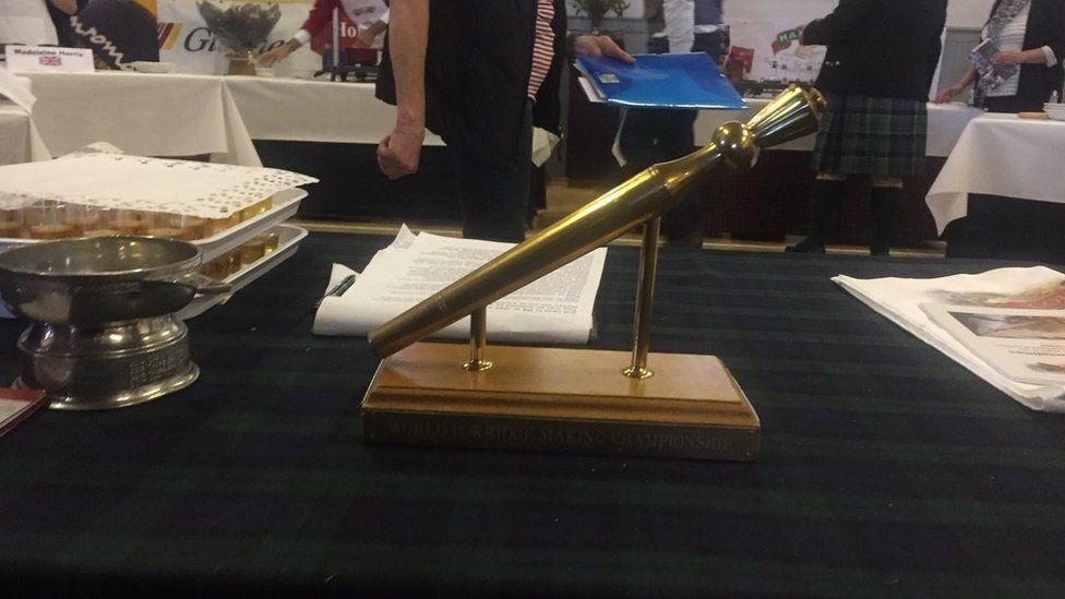 Stir wars Two Swedes share Golden Spurtle for porridge making BBC News