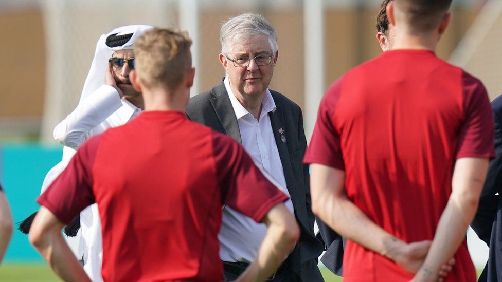 Wales' first minister Mark Drakeford pictured alongside the Wales football team during a training session at the World Cup