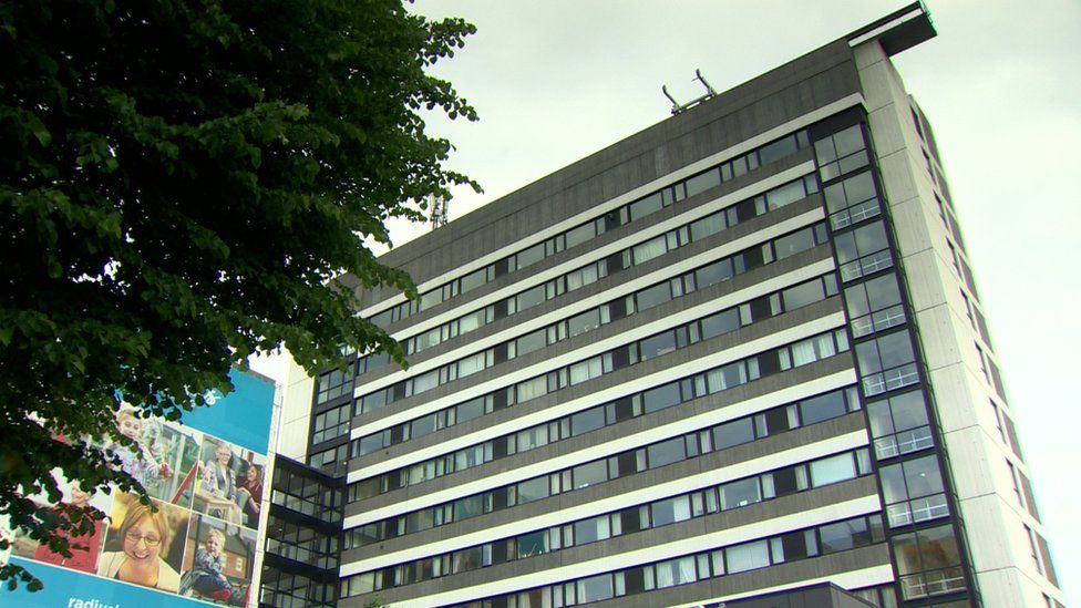 Fire fears at Belfast flats force residents out - BBC News