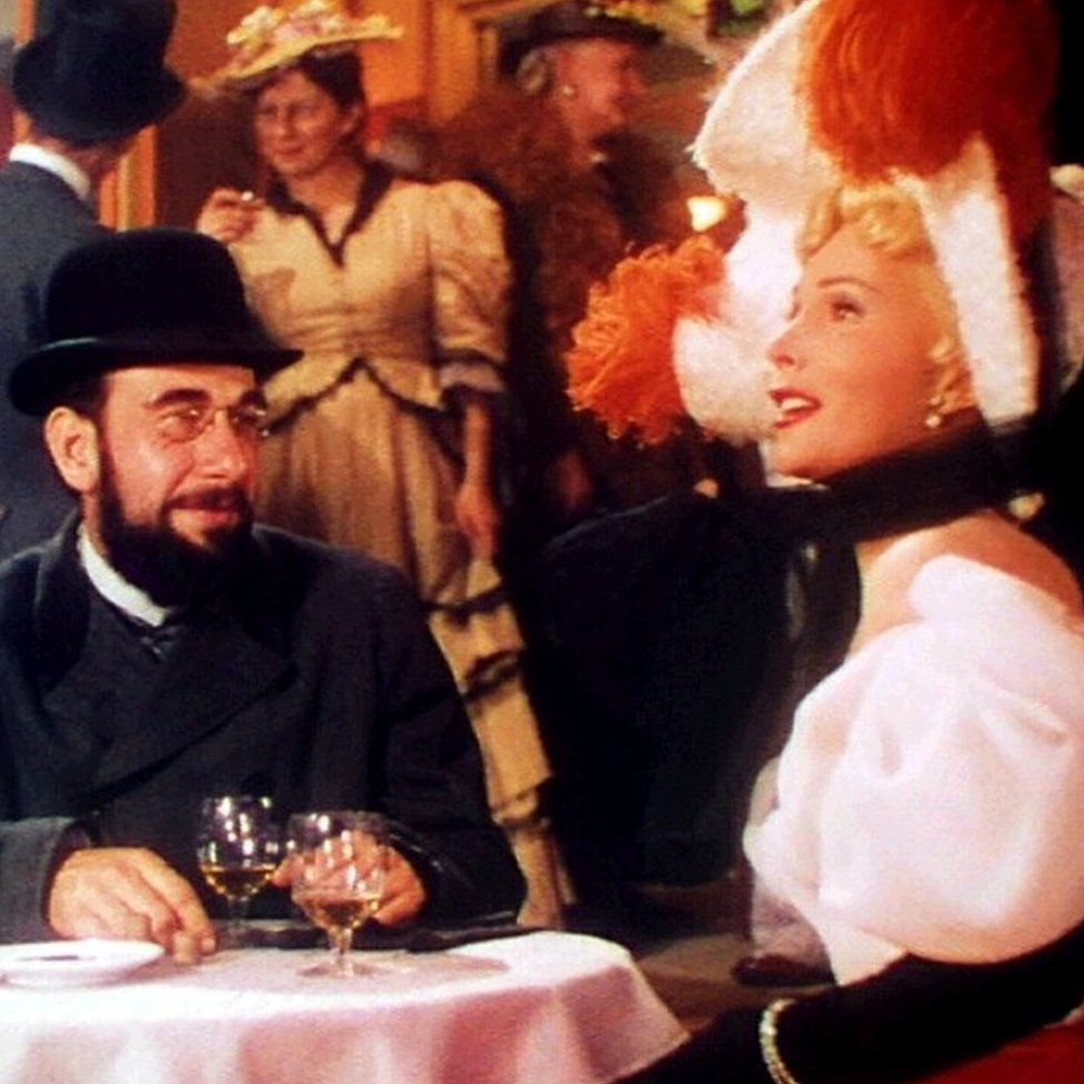 Zsa Zsa Gabor in Moulin Rouge