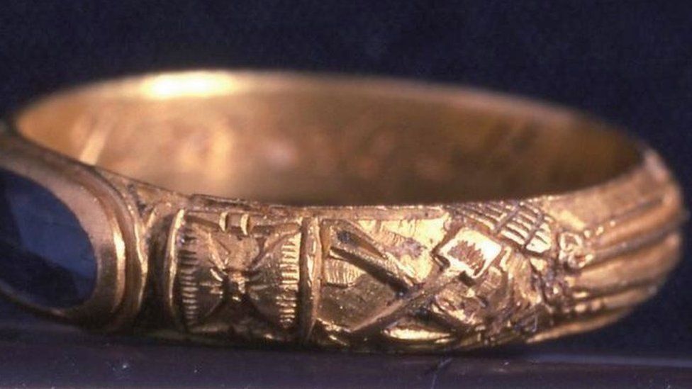 Gold ring