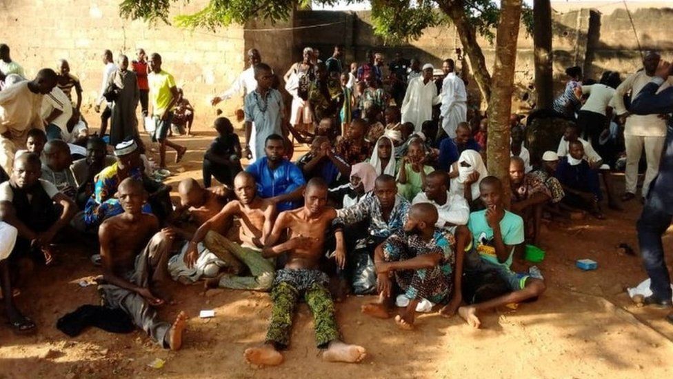 Nigerian police free 259 from illegal detention in mosque - BBC News