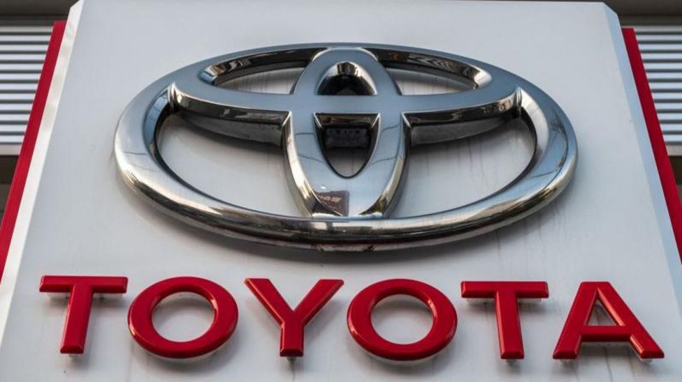 Toyota: World's largest carmaker raided over safety scandal - BBC