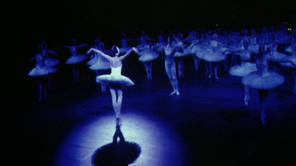 Generic image of ballet dancers