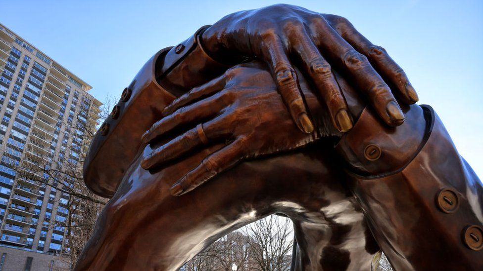 A sculpture of an embrace between Dr King and Coretta Scott King