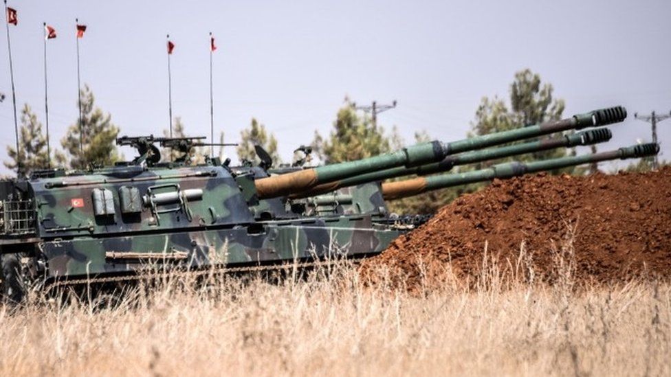 IS conflict: Turkey sends more tanks into Syria - BBC News