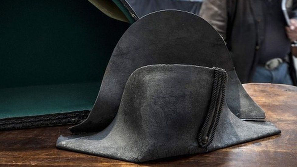 Napoleon Bonaparte’s hat sells for €1.9m at Paris auction - BBC News