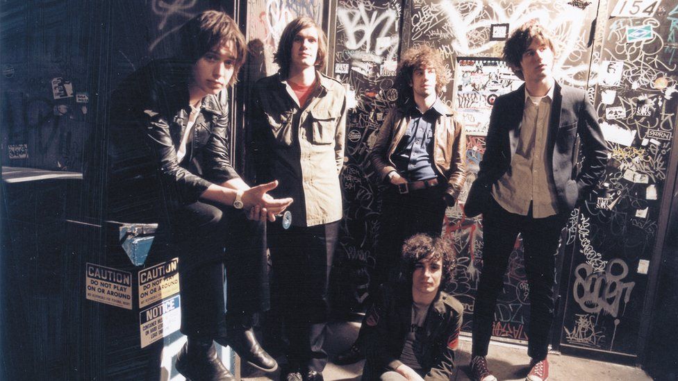 The Strokes' Is This It at 20: Nudes, booze and 9/11 - BBC News