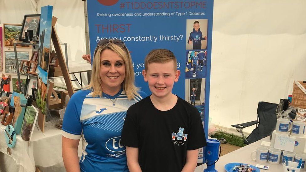 The boy who launched a diabetes charity during lockdown - BBC News