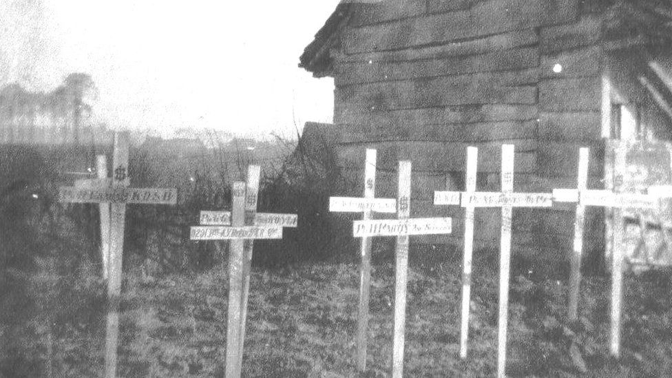 WW1 grave markers