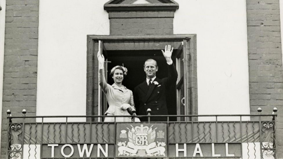 Королева и принц Филипп в Рэмси в 1955 году