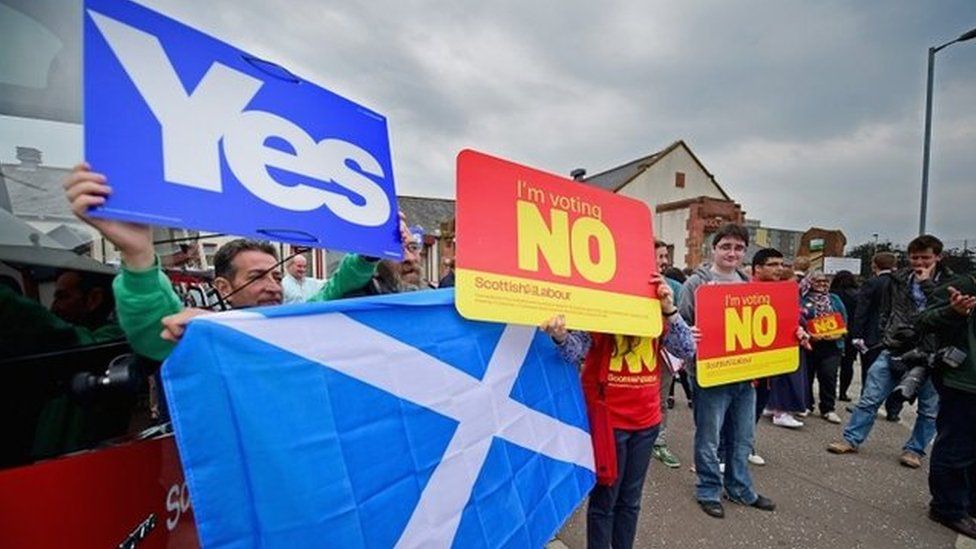 Yes and No campaigners