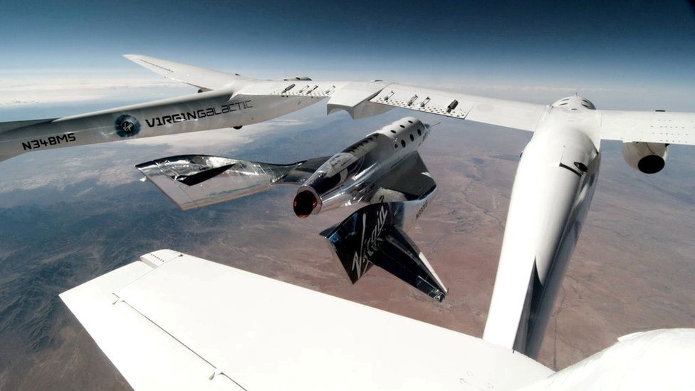 VSS Unity отделяется от своего самолета-носителя во время испытательного полета в мае 202 года