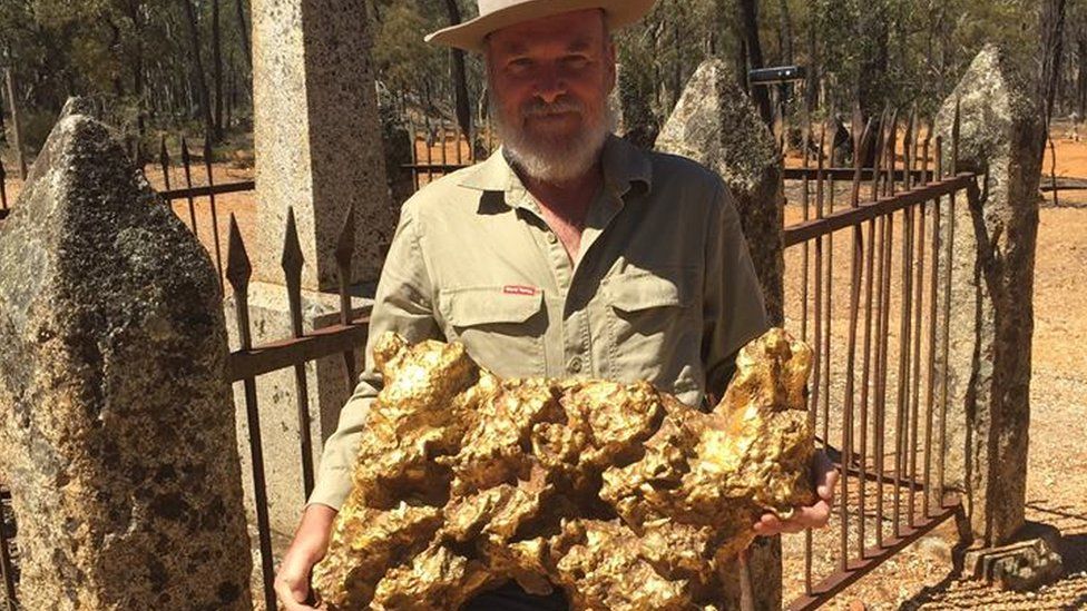 Welcome Stranger: World's largest gold nugget remembered - BBC News