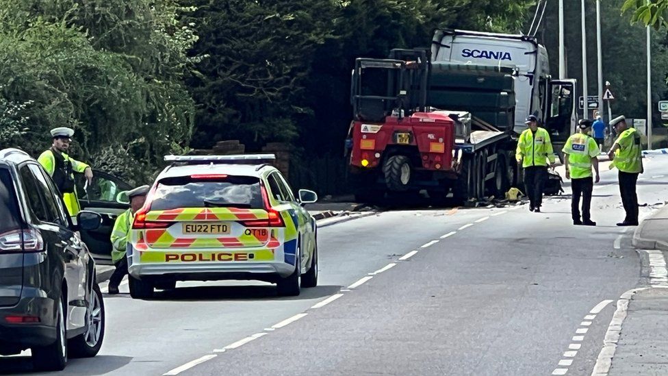 A120 Man left seriously injured as lorry and car crash BBC News