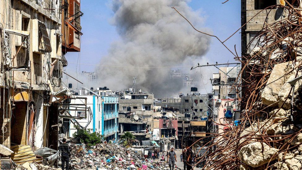 Smoke rises following an Israeli strike in Jabalia, in the northern Gaza Strip (14 April 2024)