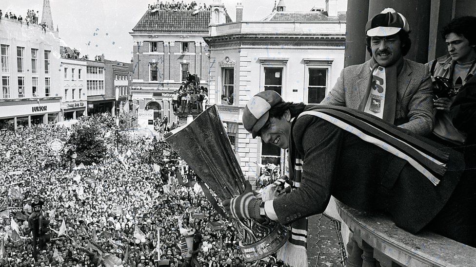 Paul Mariner holds the Uefa Cup on the balcony of Ipswich Town Hall