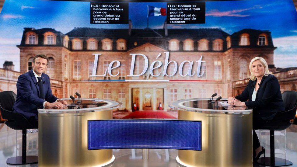 Image shows Macron and Le Pen at debate