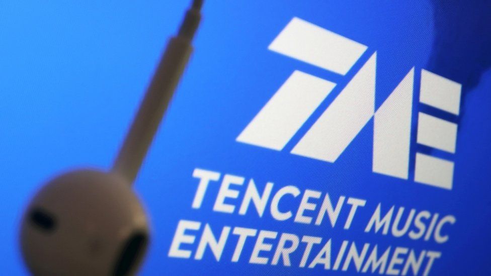 Логотип Tencent Music Entertainment Group рядом с наушником.