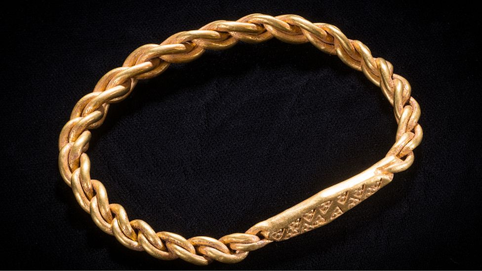 Isle of Man Viking jewellery found by metal detectorist