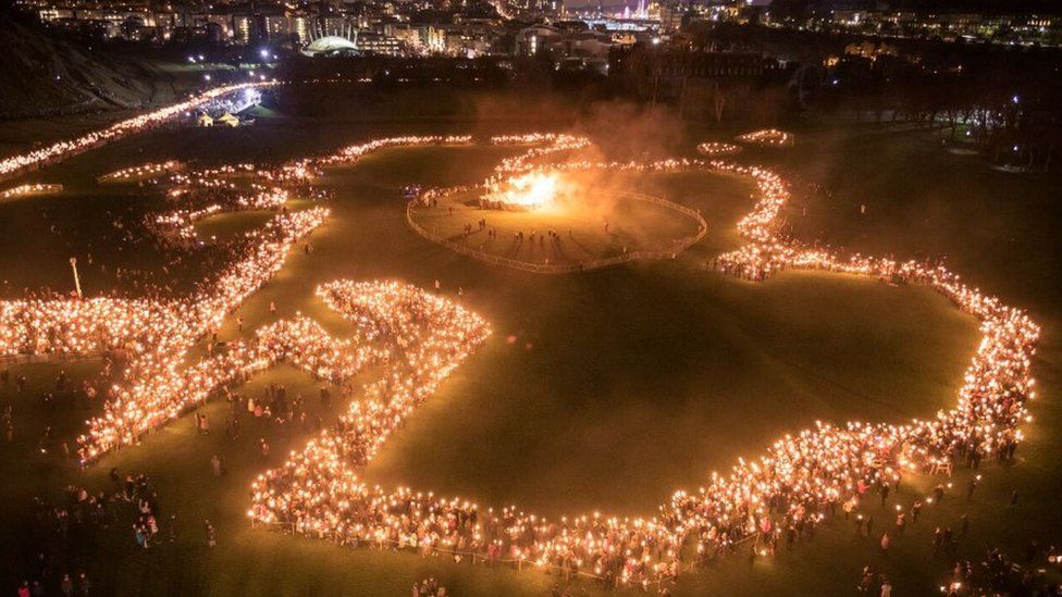 Edinburgh torchlight procession creates giant Scotland map BBC News