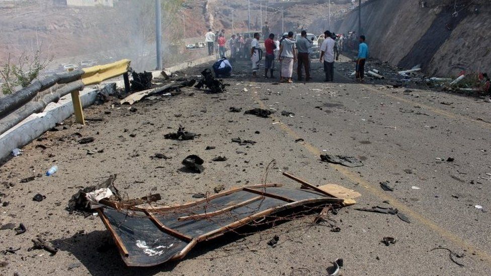 Yemenis inspect the scene of a car bomb attack that killed Aden Governor Jaafar Mohammed Saad in the south of the port city ()6 December 2015)