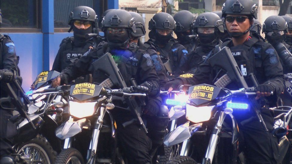 Military police on standby in Jakarta on 19 April 2017