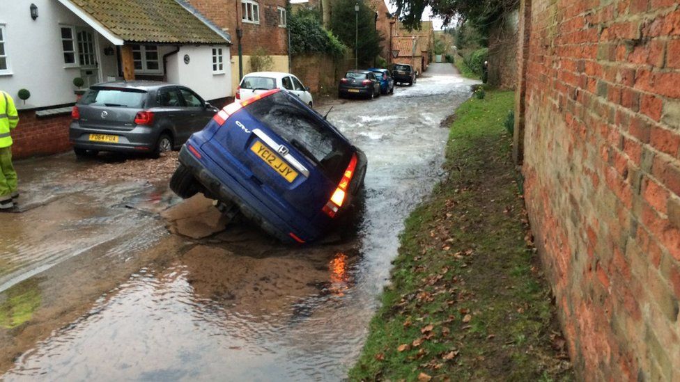 4X4 gets stuck in a sinkhole in Epperstone