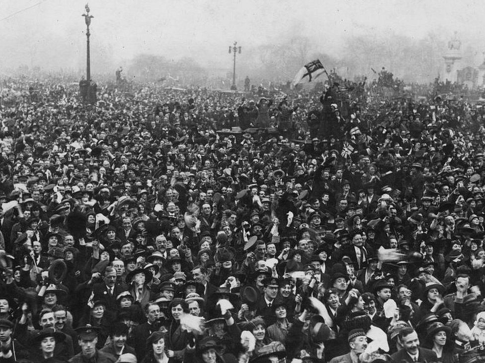 Crowds celebrating outside Buckingham Palace on Armistice Day, 1918