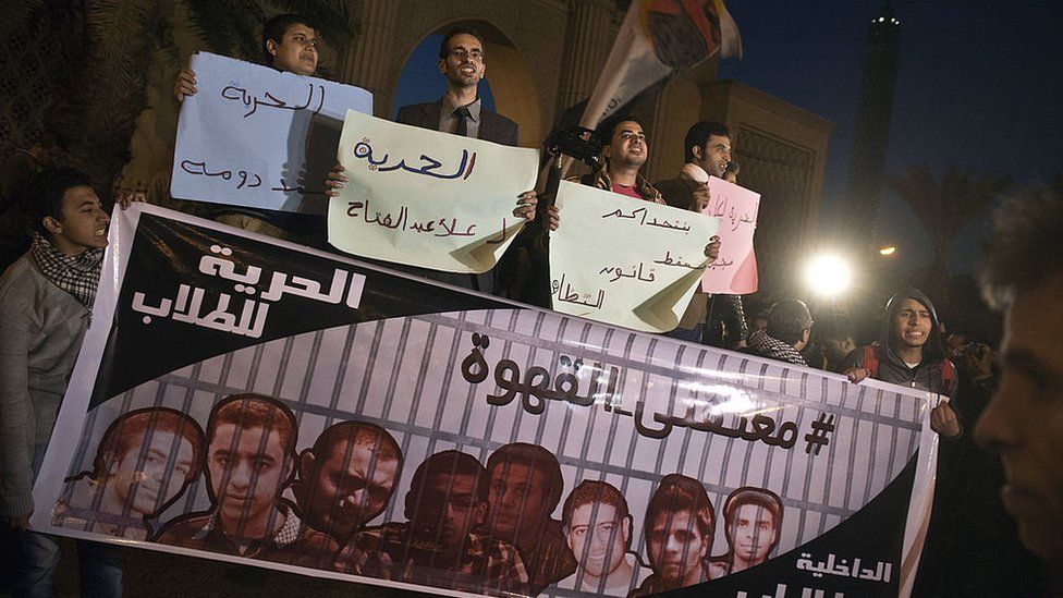 People protest against the detention of Egyptian youth activists in Cairo (23 December 2013)