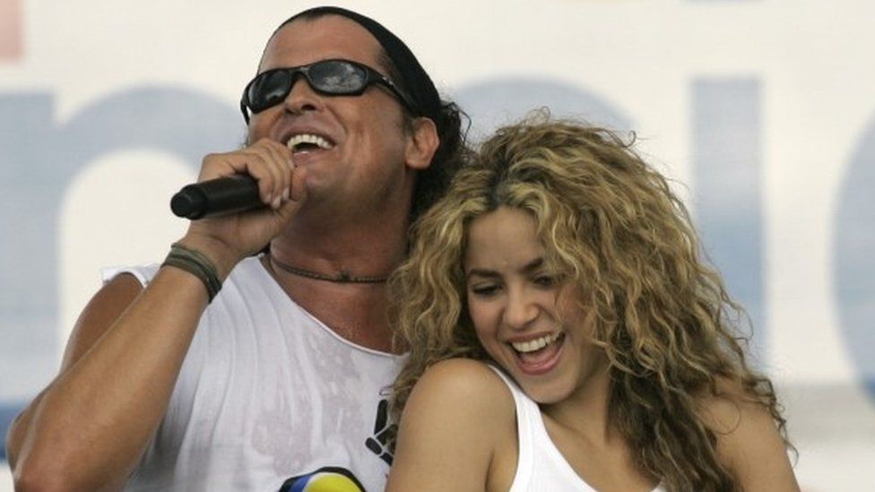 Carlos Vives and Shakira during concert for peace in Colombia, 20 July 2008
