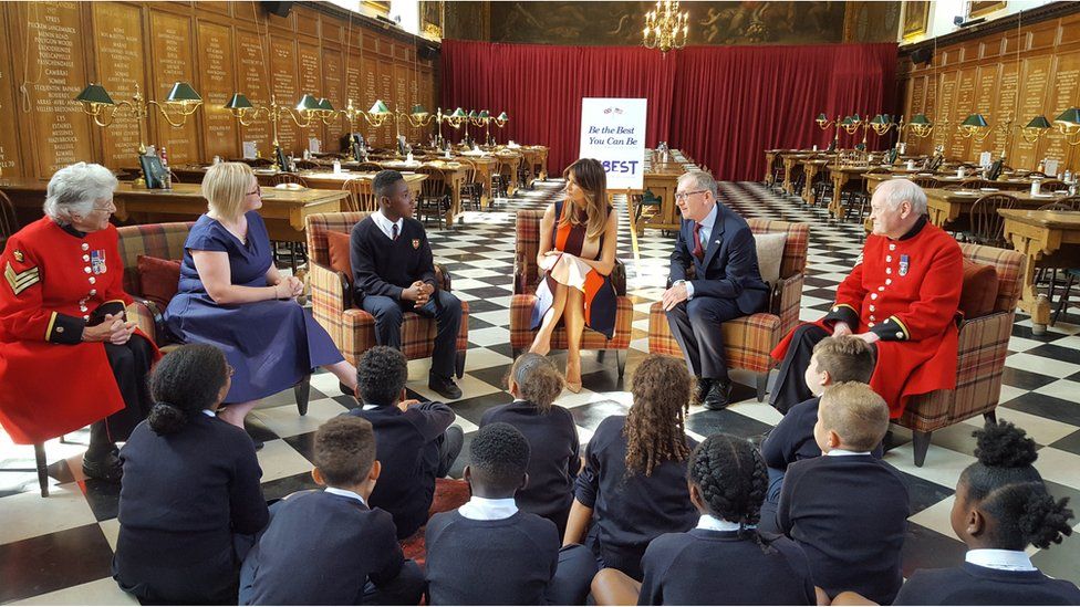 Melania meets Chelsea pensioners and schoolchildren July 2018