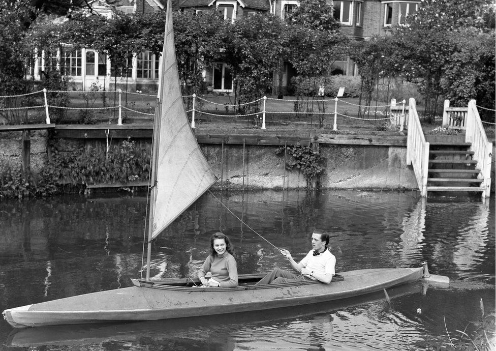 Richard Attenborough and Carol Marsh in a boat