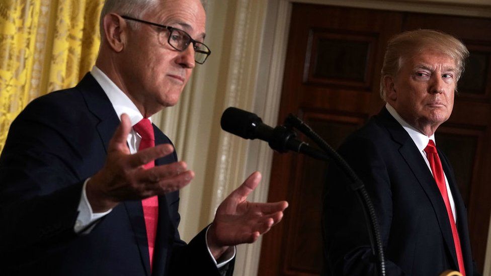 Бывший президент США Дональд Трамп (справа) и бывший премьер-министр Австралии Малкольм Тернбулл участвуют в совместной пресс-конференции