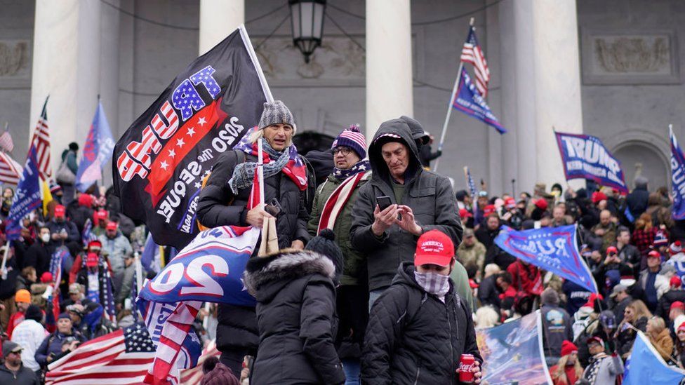 Сторонники Трампа за пределами Капитолия