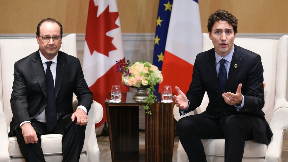 French President Francois Hollande (L) meets with Canadian Prime Minister Justin Trudeau, 26 May 16