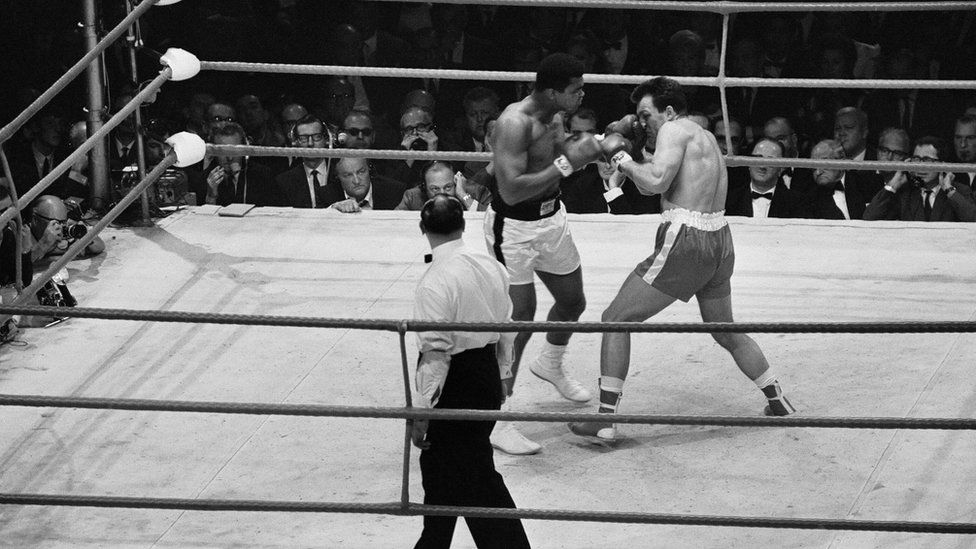 Brian London fighting Mohammad Ali