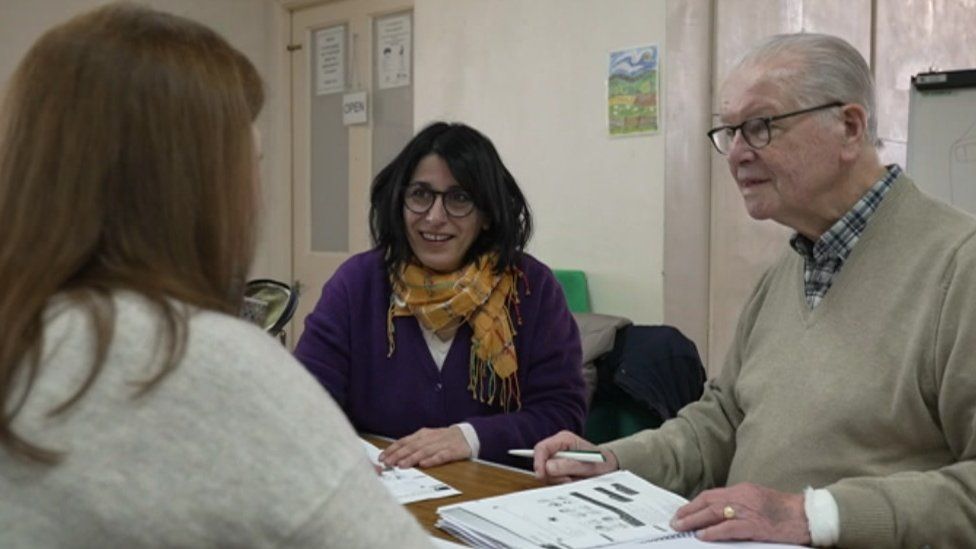 Gülsen and a volunteer from the group