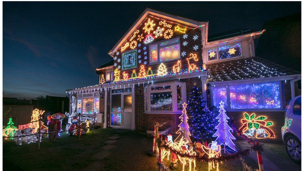 Christmas isn't Christmas without a festive house! - BBC Newsround